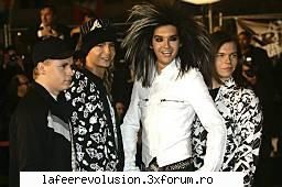 :rotfl: pictures with the band