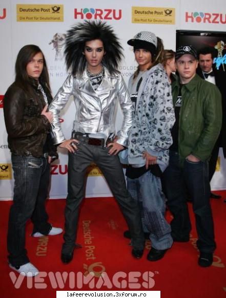 :rotfl: pictures with the band