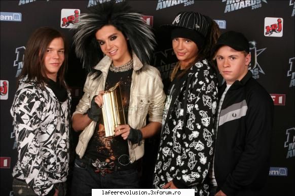 :d pictures with the band